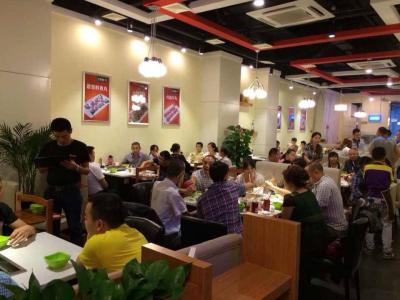 香蕉成人在线视频麻辣火锅店内
