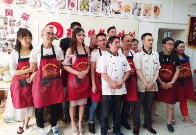 成都小郡肝串串火锅哪里可以学习正宗底料？短期串串火锅底料成人香蕉视频