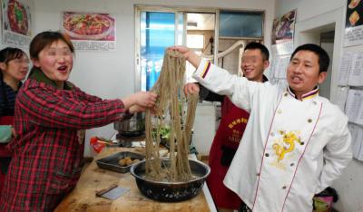 香蕉成人在线视频学做的手工肥肠粉