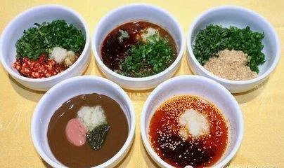 火锅味道怎样，汤底和蘸料各占一半的因素，这些蘸料你都吃过？