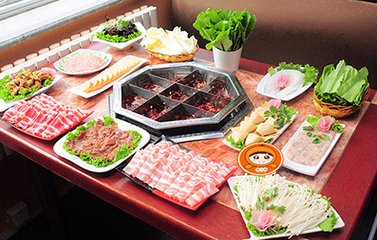 火锅味道怎样，汤底和蘸料各占一半的因素，这些蘸料你都吃过？