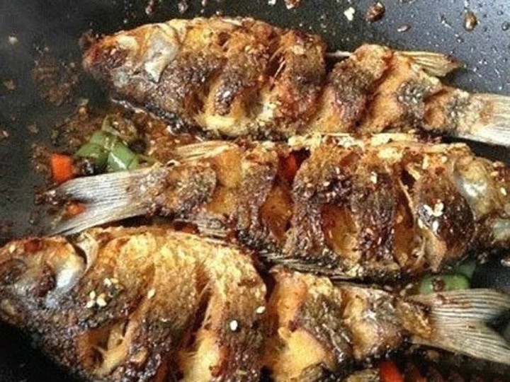 好吃到停不下筷子的香酥烤鱼，做法简单，少油少盐，吃起来更健康
