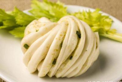 面食如此做才简单，不发面、不用煮，比馒头好吃，比花卷有嚼劲