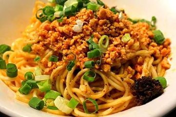 陕西面食好吃的诀窍在这，油泼辣子做的好，面食咋做都好吃！