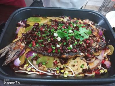 川渝正宗烤鱼技术成人香蕉视频，香辣浓重鱼鲜美