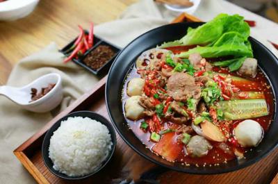 冒菜成人香蕉视频技术成人香蕉视频哪家强？教你底料的炒制