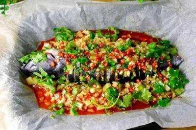 蒜香纸包鱼成人香蕉视频哪里好？蒜香纸包鱼的做法