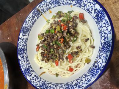 如何选择面食成人香蕉视频学校？师资力量与教学内容全面性至关重要